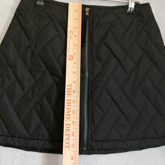 Steve Madden Women's Sz. 6 Micro Mini Skirt Quilted Full Front Zipper Black NWT - Picture 7 of 8